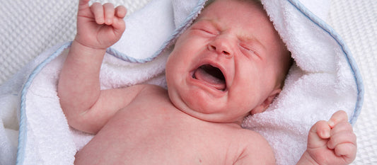 Bébé agité la nuit : que faire quand il refuse de dormir ?